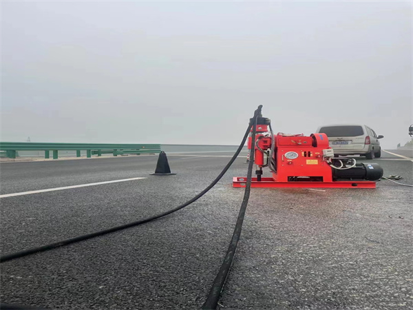 牡丹马路路基路面开裂下沉注浆加固灌浆